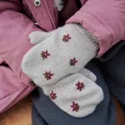 Helsinki floral mittens